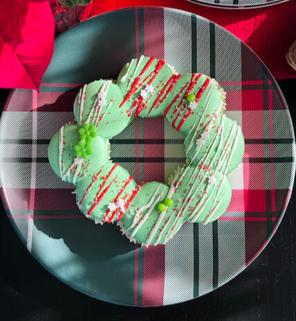 Christmas Wreath Macarons