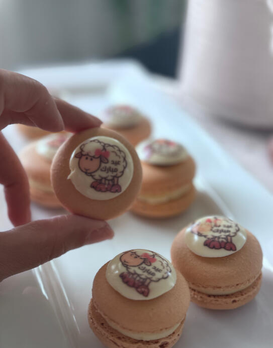 Customized Macarons